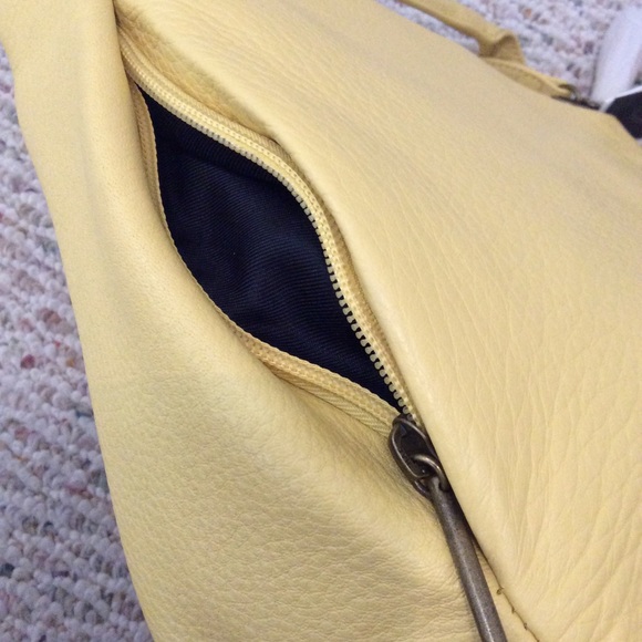 🆕 The Sak pebbled leather yellow crossbody bag - Picture 7 of 8